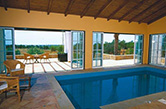 Estoi, 2004 - Piscina interior, aquecida, coberta, natação contra-corrente, hidromassagem e vista sobre o terraço