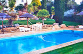 Estoi, Serro de São Miguel, 1997 - piscina integrada em jardim com bordadura em pedra